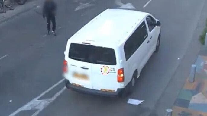 תיעוד מפיגוע הדקירה ברחוב מקוה ישראל בתל אביב