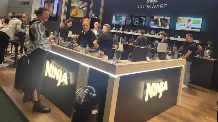 הביתן של חברת נינג'ה (צילום: גד ליאור) הביתן של חברת נינג'ה