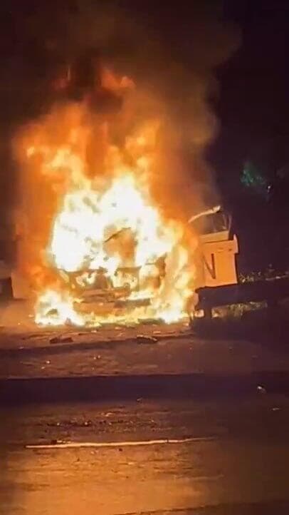 שריפת רכב  יוניפיל בכביש שדה התעופה בביירות בלבנון