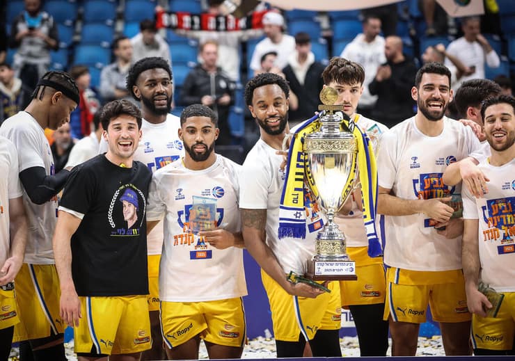 שחקני מכבי ת"א. בקבוצה חושבים על העונה הבאה (צילום: עוז מועלם) מכבי ת"א