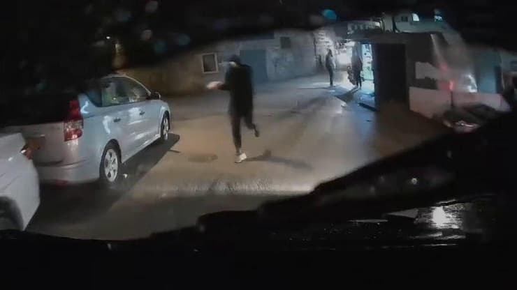 השלכת האבנים ב עיסאוויה 