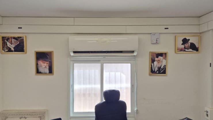 החדר של רב הבסיס החדר של רב הבסיס