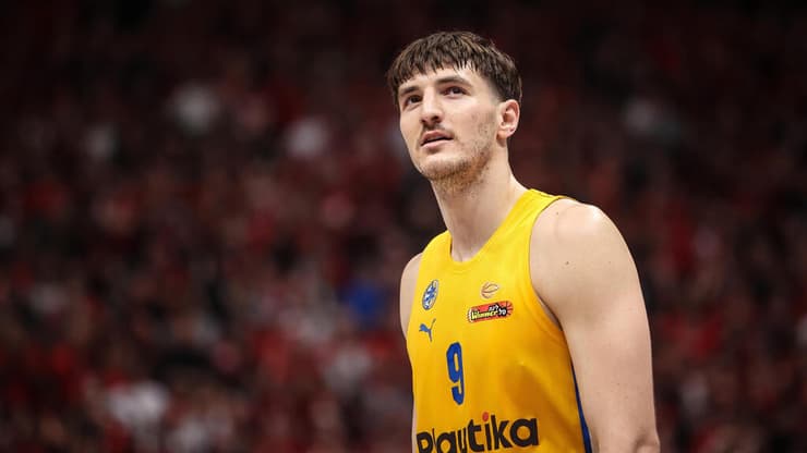 שחקן מכבי ת"א רומן סורקין