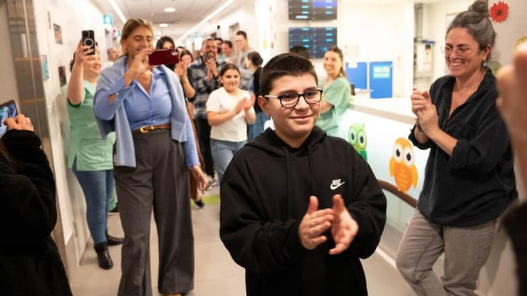 "אמא אני לא רוצה למות". השיקום המופלא של אסמאר (צילום: יובל חן) אסמאר שופי זייתון נפצע קשה באסון רקטה במג'דל שמס שוחרר מאיכילוב