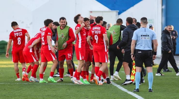 טירוף מוחלט בהפועל תל אביב (שחר גרוס) טירוף מוחלט בהפועל תל אביב