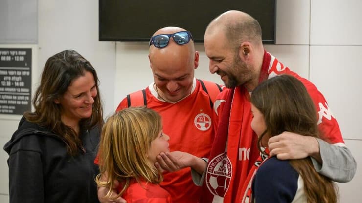  יאיר הורן נפגש עם משפחתו בבית החולים איכילוב