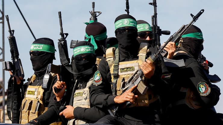 הבמה בחאן יונס לקראת העברת החטופים