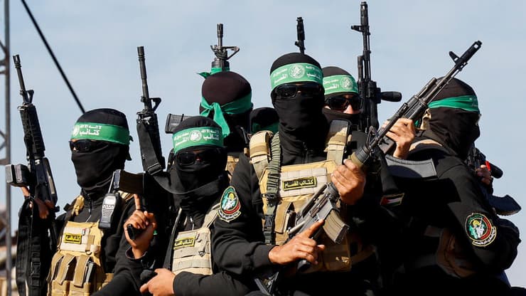 הבמה בחאן יונס לקראת העברת החטופים