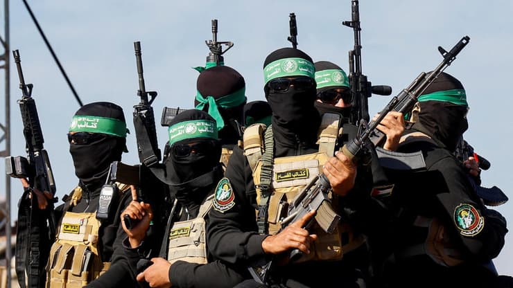 הבמה בחאן יונס לקראת העברת החטופים