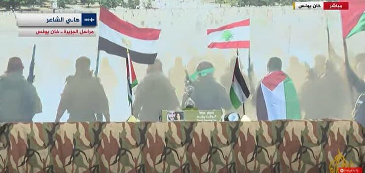 שעון חול עם תמונותיהם של מתן ועינב צנגאוקר על הבמה בחאן יונס