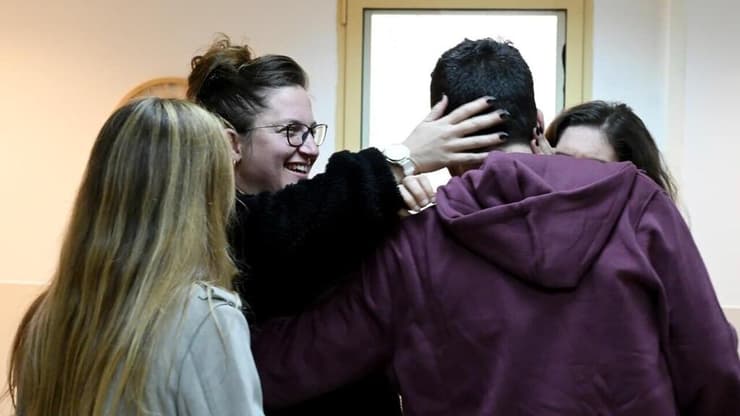 שגיא דקל-חן נפגש עם משפחתו (צילום: אבי אוחיון / לע"מ) שגיא דקל-חן בבית החולים שיבא