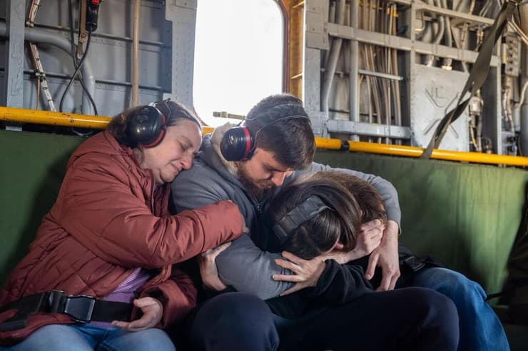  סשה טרופנוב בדרך לבית החולים שיבא