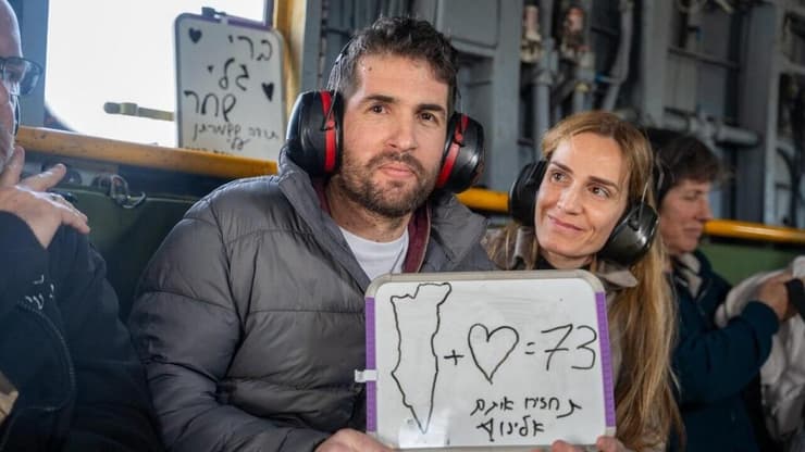 המסר של שגיא בדרך לבית החולים, אתמול ( צילום: דובר צה"ל) שגיא דקל-חן בדרך לבית החולים שיבא