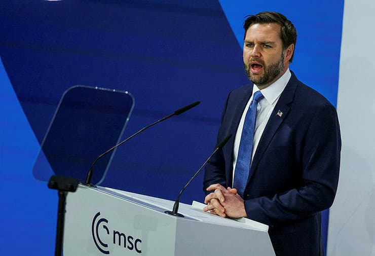 סגן נשיא ארה"ב ג'יי די ואנס נואם בוועידת הביטחון במינכן