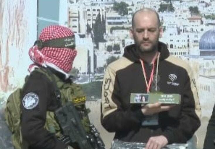 העברת  יאיר הורן, שגיא דקל-חן וסשה טרופנוב לצלב האדום