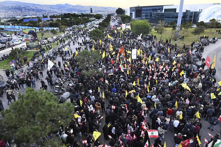 הפגנת תמיכה בחיזבאללה בביירות