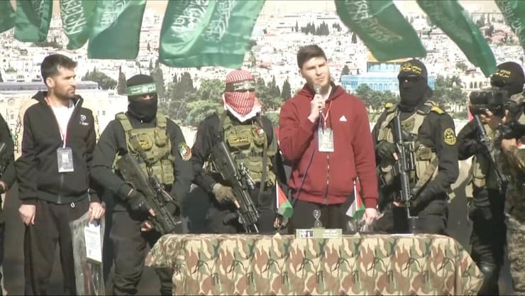 העברת  יאיר הורן, שגיא דקל-חן וסשה טרופנוב לצלב האדום