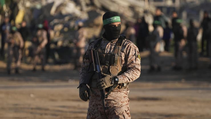 הבמה בחאן יונס לקראת העברת החטופים