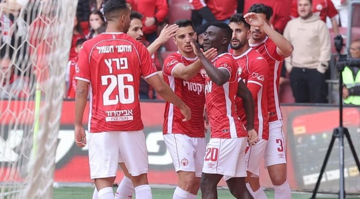שחקני הפועל באר שבע חוגגים
