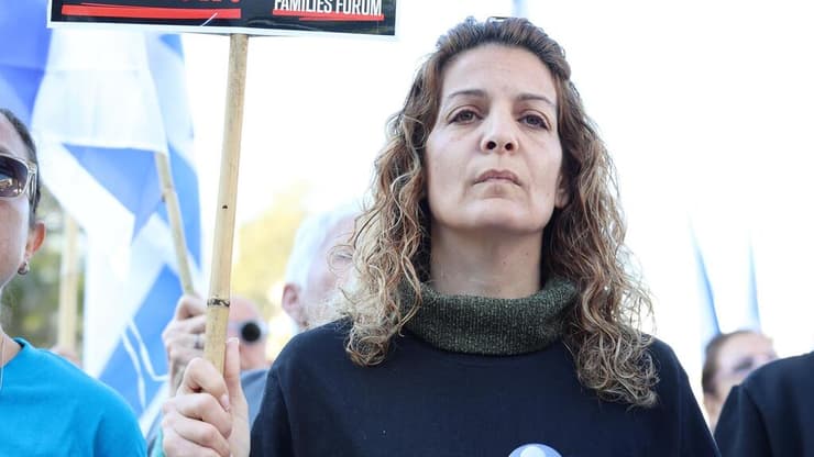 כיכר החטופים בזמן שחרור יאיר הורן, שגיא דקל-חן וסשה טרופנוב