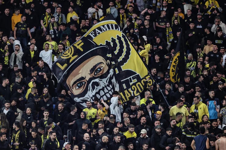 רואים את חלום האליפות מתרחק עוד יותר. אוהדי בית"ר בחיפה (צילום: גיל נחושתן) הפועל חיפה בית"ר ירושלים