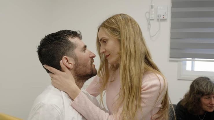 שגיא דקל-חן נפגש עם משפחתו לראשונה