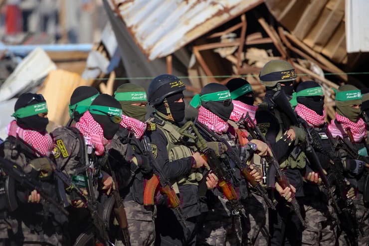 הבמה בחאן יונס לקראת העברת החטופים