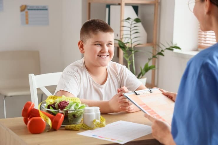 השמנה עודף משקל תזונה בני נוער