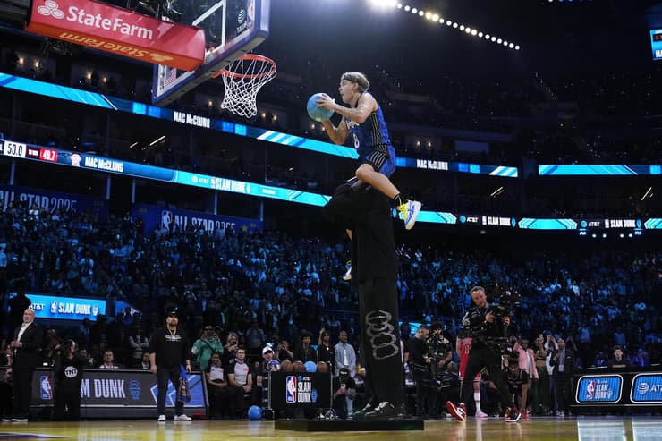 מקלאנג קופץ מעל מובלי