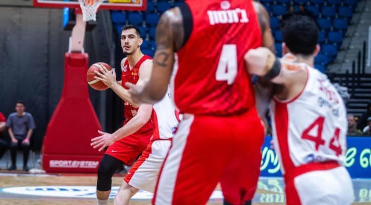 נועם דוברת (אורן בן חקון) נועם דוברת