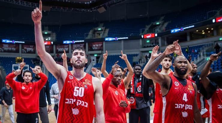 שחקני הפועל ירושלים חוגגים (אורן בן חקון) שחקני הפועל ירושלים חוגגים