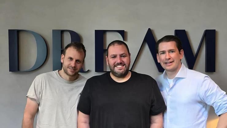 משמאל לימין: מייסד-שותף וסמנכ"ל טכנולוגיות (CTO), גיל דולב מייסד-שותף ומנכ"ל, שלו חוליו מייסד-שותף ונשיא, סבסטיאן קורץ