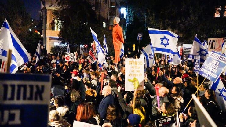הפגנת 500 ימים למלחמה מול מעון רה"מ בירושלים