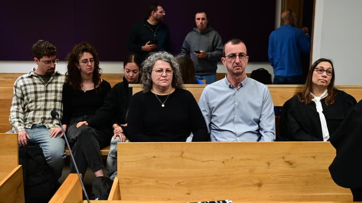 משפחתה של ווישניאק. "כבר נקבע - אלמוג היה שפוי, הכול מניפולציות" (צילום: יובל חן) שלב הוכחות הנאשם עמית אלמוג שרצח את בת זוגו מאיה ווישניאק