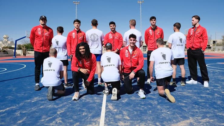 שחקני הפועל באר-שבע/דימונה והצוערים