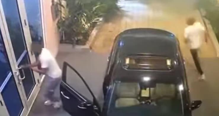 ארי ואביו בורחים בבהלה מהמכונית לבניין מגורים אחרי הירי ארה"ב מיאמי ביץ' אחד הפצועים הישראלים מ ירי של יהודי