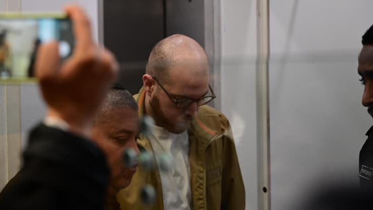 עמית אלמוג טען לאי-שפיות בזמן הרצח. "כל הרופאים קבעו שזו הצגה" (צילום: יובל חן) העדות הראשונה של עמית אלמוג הנאשם ברצח בת זוגתו, מאיה ווישניאק