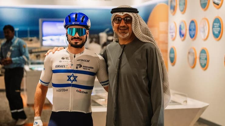 קוגוט לצד יו"ר מועצת הספורט של אבו דאבי (צילום: נועה ארנון) עודד קוגוט לצד יו"ר מועצת הספורט של אבו דאבי, עארף חאמד אל-עוואני