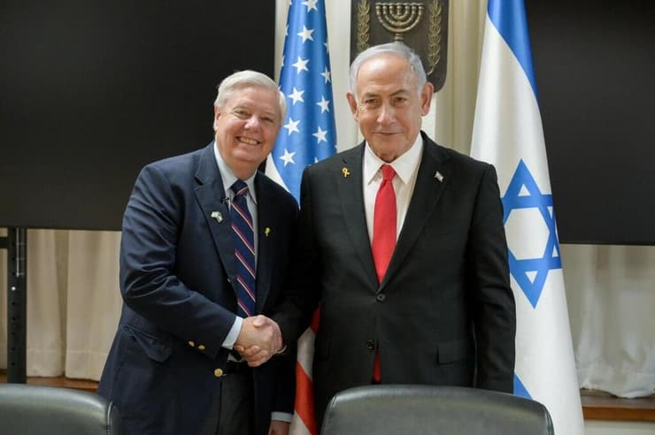 גרהאם עם ראש הממשלה נתניהו בביקורו בישראל בפברואר אשתקד. "ישראל איבדה את אחד הגדולים שבידידיה" (צילום: מעיין טואף, לע"מ) ראש הממשלה נתניהו נפגש עם מהסנאטור הרפובליקני לינדזי גרהאם