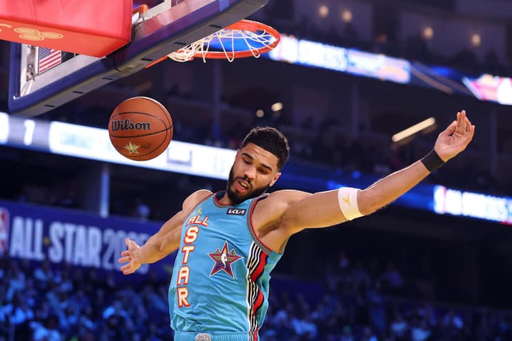 טייטום מטביע בגמר