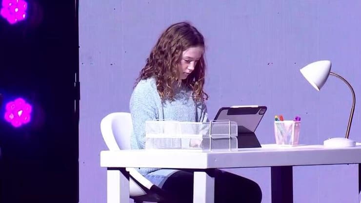 "לא נתחיל לפני שנחזיר את כולם". אמילי הנד אמילי הנד בכנס ועידת החינוך והחדשנות