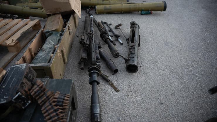 אמל"ח שנתפס בגבול סוריה (צילום: דובר צה"ל) אמל"ח שנתפס על ידי צהל בגבול סוריה