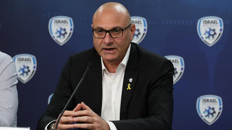 "אנחנו לא מגיבים". יו"ר ההתאחדות לכדורגל שינו זוארץ (צילום: שאול גולן) יו"ר ההתאחדות לכדורגל שינו זוארץ