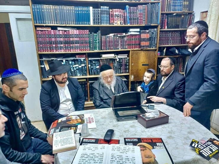 הרב ברוך דב פוברסקי במפגש בביתו הרב ברוך דב פוברסקי במפגש בביתו