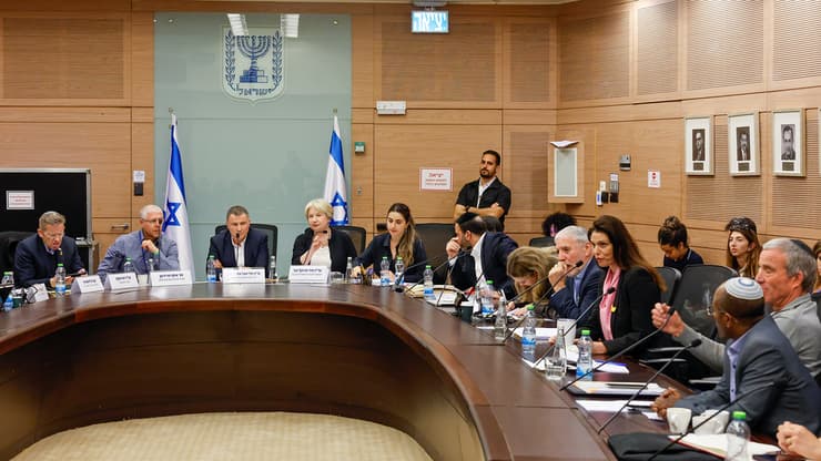 דיון בוועדת חוץ וביטחון על חוק הפטור מגיוס