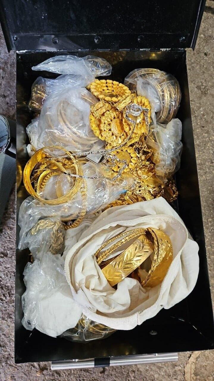 זהב ויהלומים שהוחרמו מעזה ולבנון מוצגים בתצוגת השלל שצה"ל תפס בעזה ובלבנון במהלך המלחמה