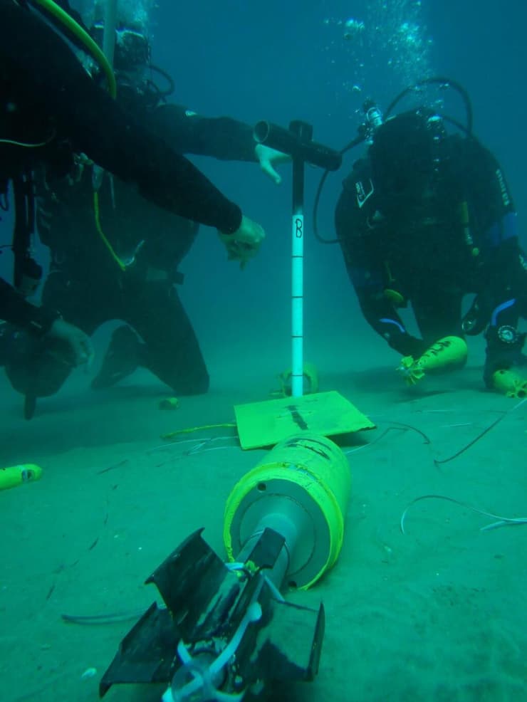 בודקים את קרקעית הים