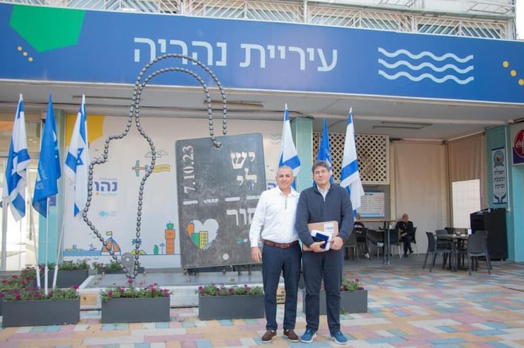 אריק גולדשטיין ורונן מרלי ראש עיריית נהריה.