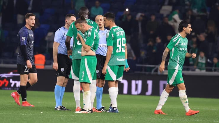 שחקני מכבי חיפה מאוכזבים (צילום: אלעד גרשגורן) שחקני מכבי חיפה מאוכזבים