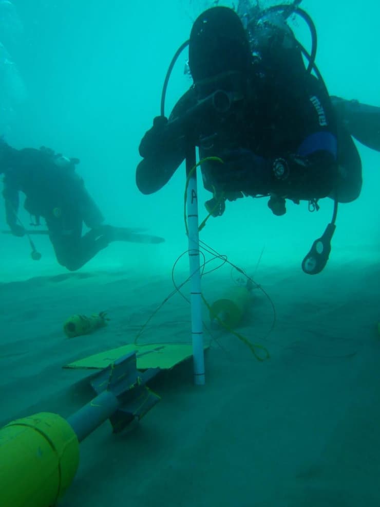 בודקים את קרקעית הים